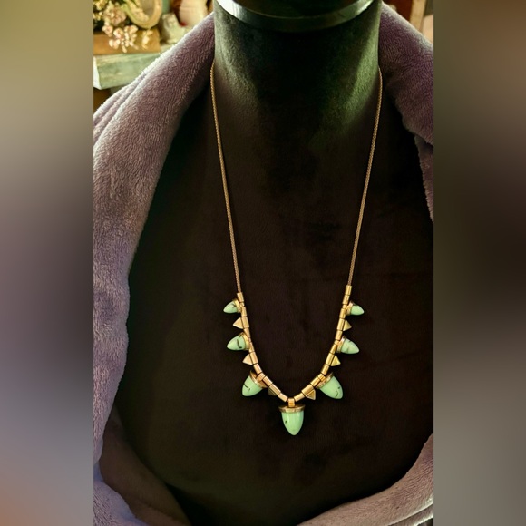 🔥Chunky Faux Turquoise & Gold Tone Necklace🔥 - Picture 1 of 5